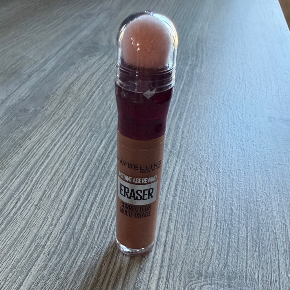 Maybelline Instant Age Rewind Eraser - Pink Applicator with Tan Concealer